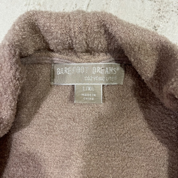 Barefoot dreams Cardigan - Picture 2 of 2